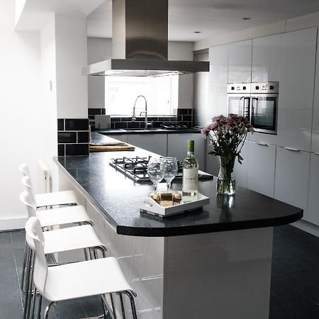 Gorgeous 3 Bedroom Victorian Townhouse 리즈번 외부 사진