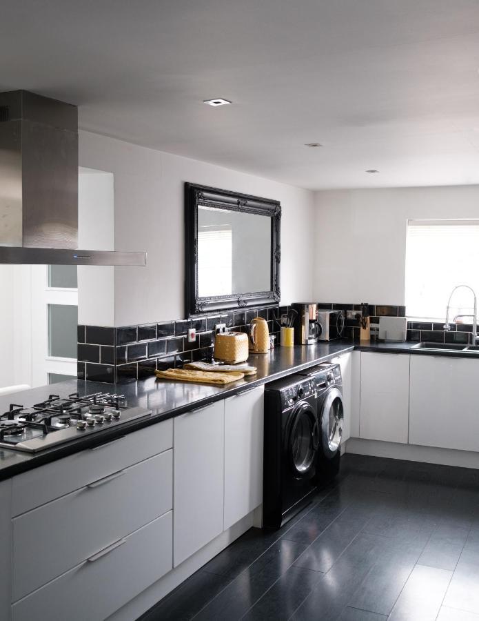 Gorgeous 3 Bedroom Victorian Townhouse 리즈번 외부 사진