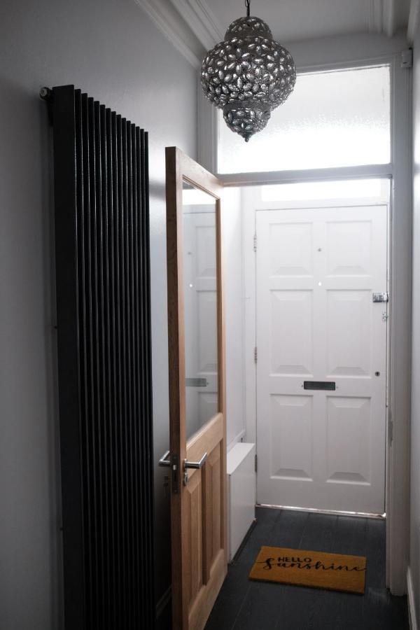 Gorgeous 3 Bedroom Victorian Townhouse 리즈번 외부 사진