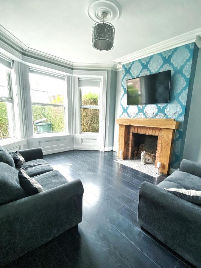 Gorgeous 3 Bedroom Victorian Townhouse 리즈번 외부 사진