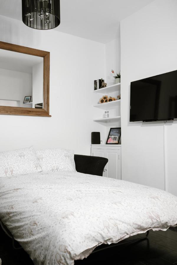 Gorgeous 3 Bedroom Victorian Townhouse 리즈번 외부 사진