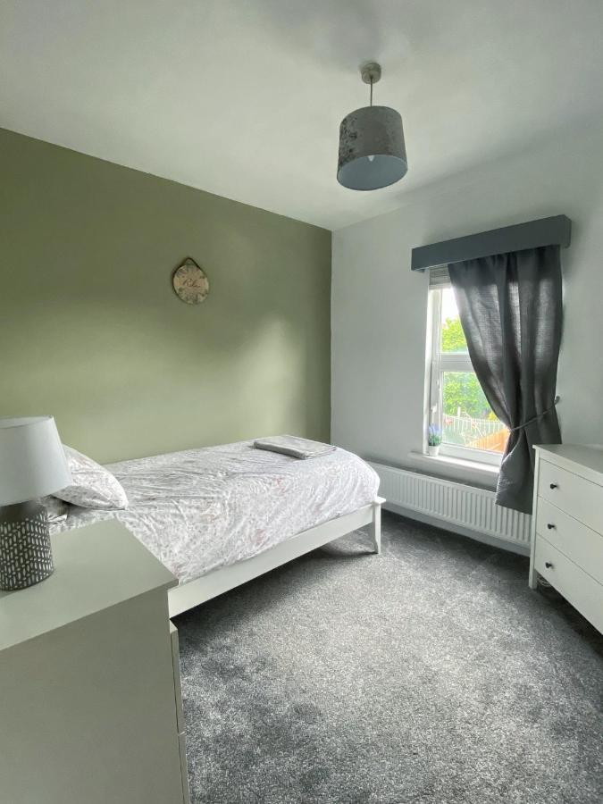 Gorgeous 3 Bedroom Victorian Townhouse 리즈번 외부 사진