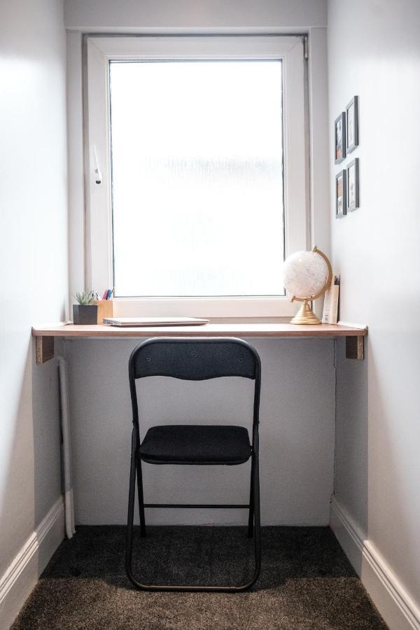 Gorgeous 3 Bedroom Victorian Townhouse 리즈번 외부 사진